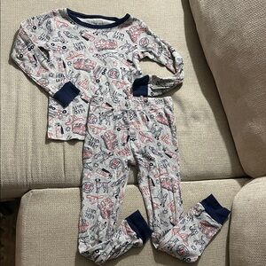 💙5 for $10💙 Carters Pajamas Set rescue 5t